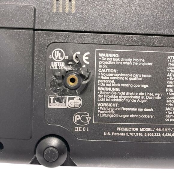 InFocus IN32 DLP LCD Projector with Carry Case - Picture 14 of 15